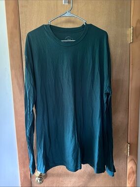 True Classic-  Men's Long-Sleeve Crewneck in green